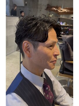 ニーイチイチ(211) メンズビジネスパーマ/刈り上げ/サーフカール