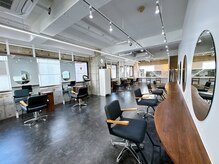 アグ ヘアー エイム 八王子店(Agu hair Aim)の雰囲気（ゆったり寛げる居心地の良い空間です。）
