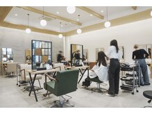 ワールドビューティビバルト 宝塚店(WORLD BEAUTY VIVALTO)の雰囲気（広々とした清潔感のある店内！）