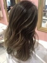 ヌーム 塚本店(NOOM) 人気のグレージュ☆ハイライト3Dカラー