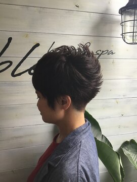 ブレス ヘアアンドスパ 湘南台(bless hair spa) ちょっと個性をきかさたい方オススメ バックのデザインが個性的