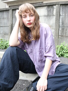 サバービア(suburbia) 『カット+ファストブリーチ+ホワイトグレージュ』