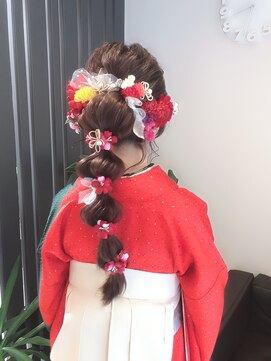 アイディー ヘアメイク(iDhair&make) ポンポンヘアー