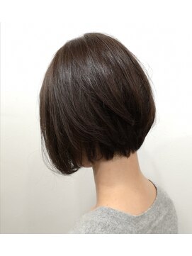 リリス(l'iris) 【l’iris】くびれボブ×グレージュ