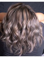 メリア(MELIA)&nbsp;白髪を活かす外国人風カラー