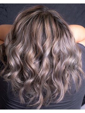 メリア(MELIA) 白髪を活かす外国人風カラー