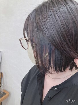 ナウラ(Naurra) インナーカラー×ミニボブ