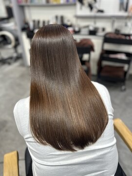 エミン(emyn) 髪が変わる【美髪革命】艶髪/髪質改善/縮毛矯正/代々木