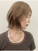 ヘーゼルグレージュミディアム顔まわりレイヤーボブ