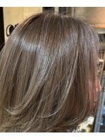 クアトロ(KUATRO)&nbsp;白髪ぼかしハイライト