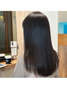 ヘアサロン フラット(hair salon flat)の写真/広がる、うねる、まとまらないを卒業。朝ラクまとまる髪へ、品よく整う大人のストレート。