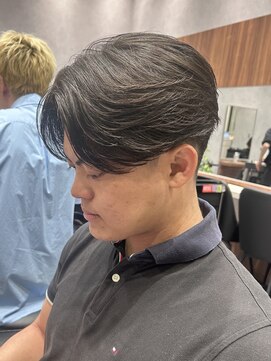 リード 豊洲店(REEED) メンズセンターパート刈り上げビジネスカット