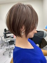 アマレット(Amaretto)&nbsp;【白髪ぼかしハイライト・上品ショートボブ】