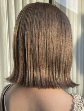 カムジーヘッドカミノウラ(COMEGHEAD KAMINOURA) 大人ショートボブショートインナーカラー丸みショートカット