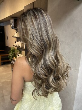 サニー 渋谷(SUNNY) バレイヤージュ、ハイライト、レイヤーロング、グレーベージュ