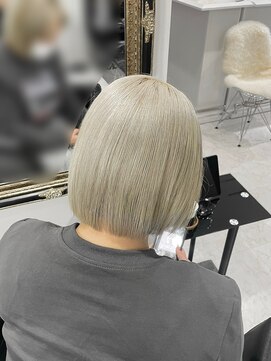 ザ アクネ 岡崎竜美丘店(THE ACNE) ★レディース，ハイトーン，ブリーチ，ボブ，ホワイトベージュ