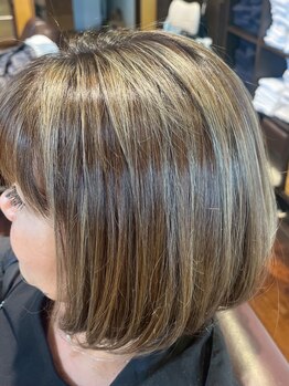 ヘアールーム ラバ(Hair room LABA)の写真/白髪ぼかしやハイライトを駆使し、あなたにぴったりのグレイカラーをご提案！自然な美しさを引き出します☆