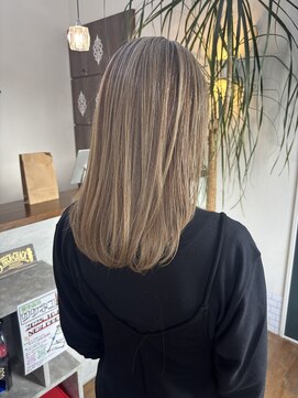 アッシュベージュ×レイヤーカット20代30代