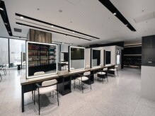 サヴォア オム(Savoir homme)の雰囲気(開放的な店内で自然を望む、洗練された上質空間。)