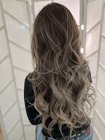 ツムグ 代官山店(TUMUGU)&nbsp;30代40代50代大人かわいいヘア美髪のススメホワイトグレージュ