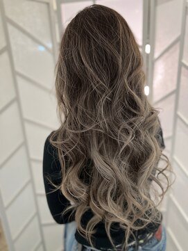 ツムグ 代官山店(TUMUGU) 30代40代50代大人かわいいヘア美髪のススメホワイトグレージュ