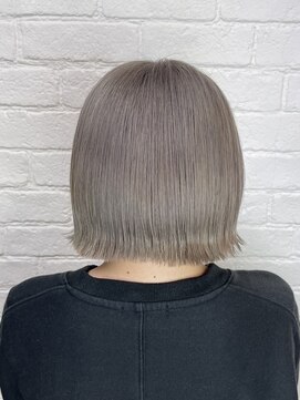 レプリカ 上大岡(Replica) シルバーアッシュ×切りっぱなしボブ