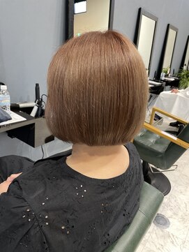 レナータ ヘア(Renata hair) ミニボブ／ブリーチ／ベージュ