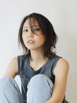 スリーマーク(THREE mark) 暗髪ハイライトミディアムレイヤー◎