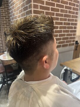 アース 綱島店(HAIR&MAKE EARTH) アップバング束感ショートツーブロックスキンフェードハイライト