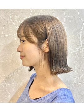 リルアーチ(Lillarch) 大人女性20代30代/外ハネボブミディ/小顔カット/くびれヘア