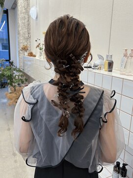 リル(re'll) 《花屋併設》ツイン編みおろし［酸性ストレート/ヘアセット］