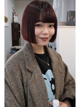 ムク(Muku) ぱつっとボブとレッドピンク