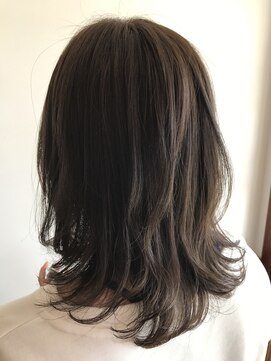 フイ(Hui.) ミディアムヘアーの簡単スタイリング