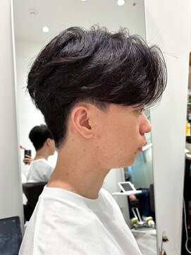 カルム(kalm) 毛流れセンターパートニュアンスパーマカルマヘアメンズパーマ