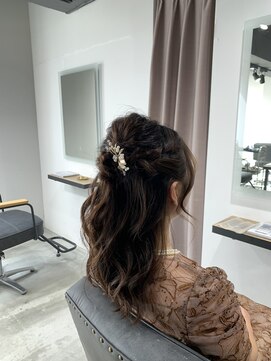 アリーズ シブヤ(ALLYS shibuya) ゆるふわハーフアップアレンジ