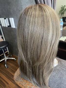 オリーブベージュカラー