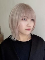 サンク 原宿 表参道(cinq)&nbsp;ハイトーンカラーミディアムレイヤーカットヘーゼルベージュボブ