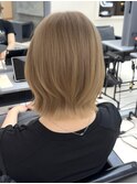 夏ハイトーンボブベージュブリーチカラーレイヤーボブ