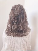 サイドねじりハーフアップ