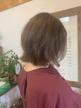 キムラトコヤ 透明感の出るアッシュカラーで柔らかさを出したボブスタイル