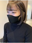 ホワイトグレージュインナーカラー×シースルー前髪×ボブ
