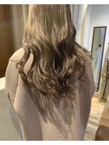 キチ(kichi.)&nbsp;[kichi.] ロングヘア×オリーブベージュ