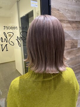 ベイショア(Bay Shore NY) ミニボブプラチナベージュ外ハネボブ切りっぱなしボブ