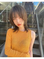 ヒュージ 三軒茶屋(huge)&nbsp;レイヤーミディアム_かきあげヘア_伸ばしかけ前髪_ベージュ