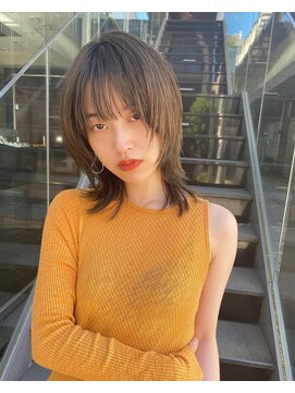 ヒュージ 三軒茶屋(huge) レイヤーミディアム_かきあげヘア_伸ばしかけ前髪_ベージュ