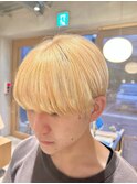 20代30代メンズホワイトベージュマッシュショート