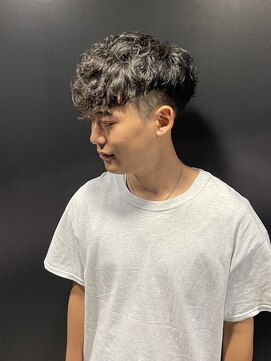 アウル 心斎橋(owl) 【スペインカール】フェードカット/スキンフェード/バーバー