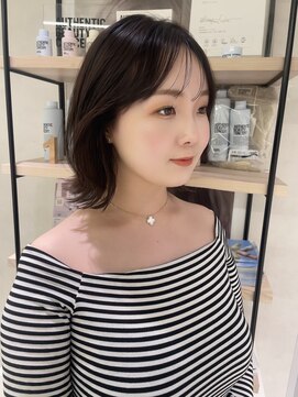 キートス(Kiitos) ミディアムレイヤー顔まわりレイヤーシースルーバング