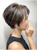 40代50代向け/白髪ぼかし×動きのあるショート