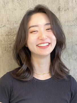 ハーフアンドハーフ(HALF and HALF) レイヤーカット/ミディアム/前髪無し